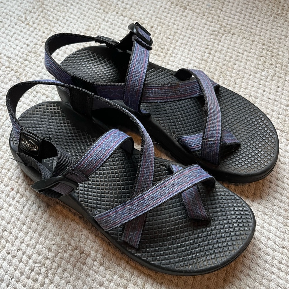 Chaco toes strap